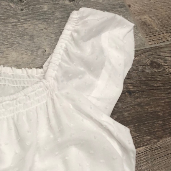 ๐HP!๐Express white dot flutter sleeve top - Picture 10 of 14